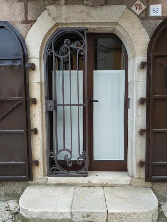 Bed And Breakfast In Piazza Orazio Venosa Exterior photo