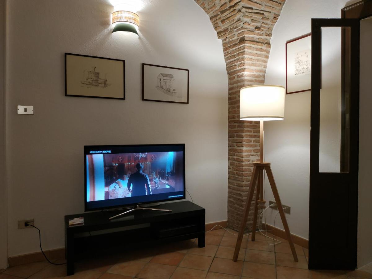 Bed And Breakfast In Piazza Orazio Venosa Exterior photo