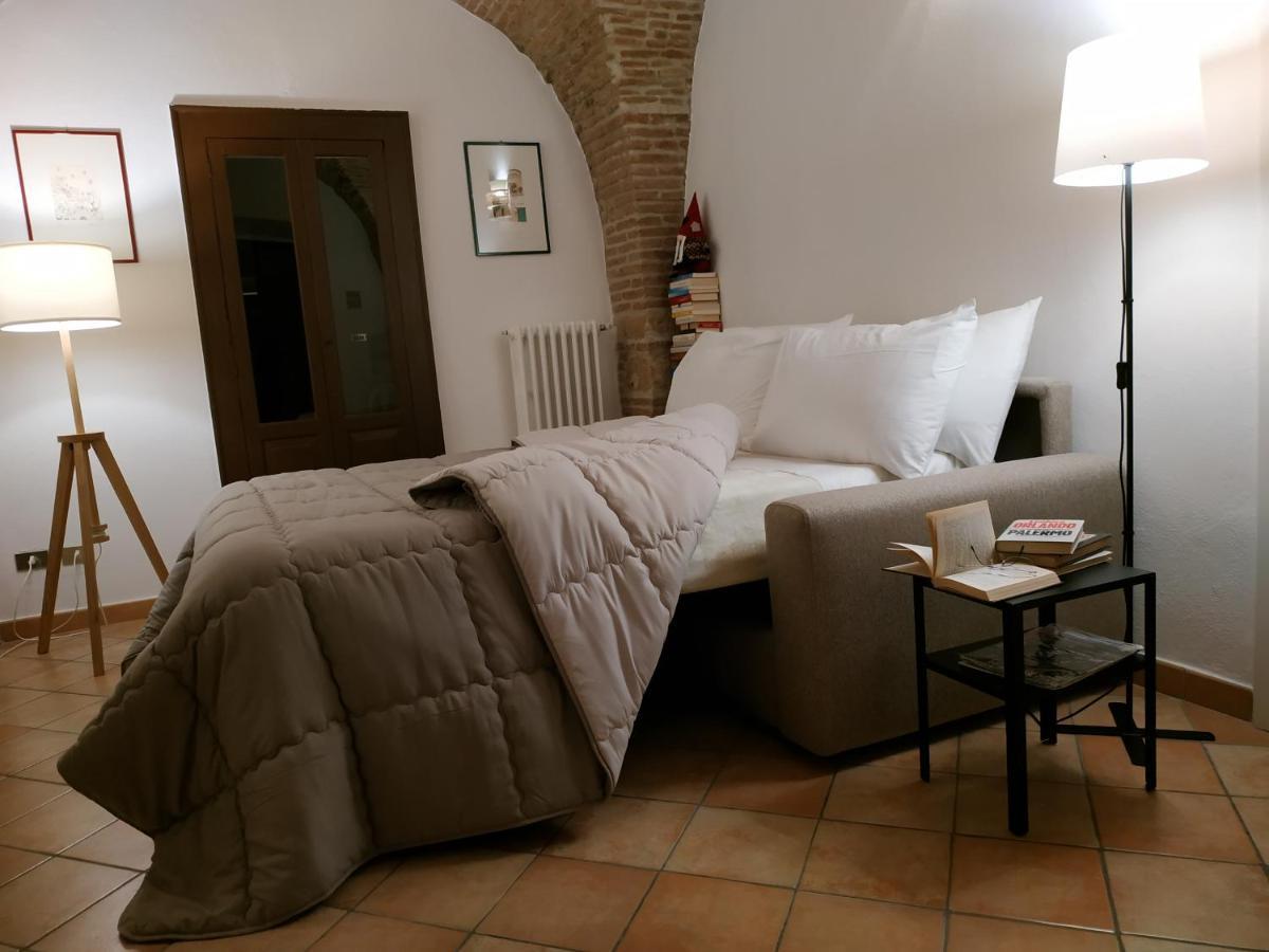 Bed And Breakfast In Piazza Orazio Venosa Exterior photo